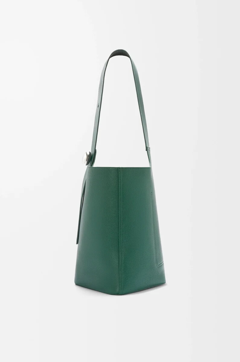 cubo grande pebble en piel de becerro granulada flexible evergreen