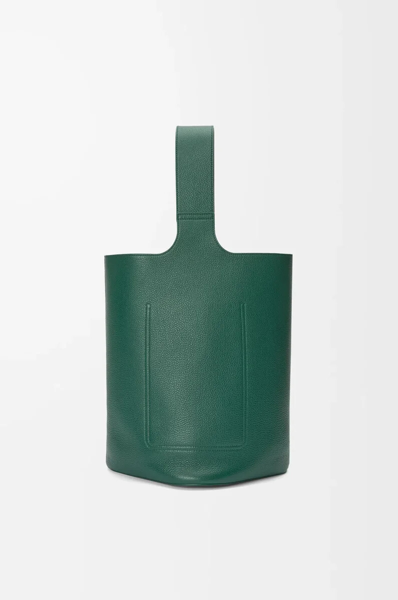 cubo grande pebble en piel de becerro granulada flexible evergreen