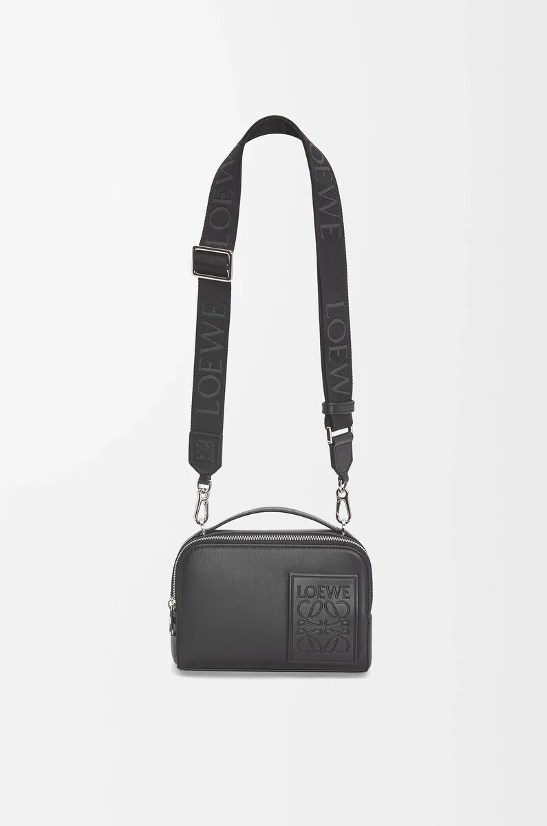 mini bolso bandolera para cámara en piel de becerro satinada color negro