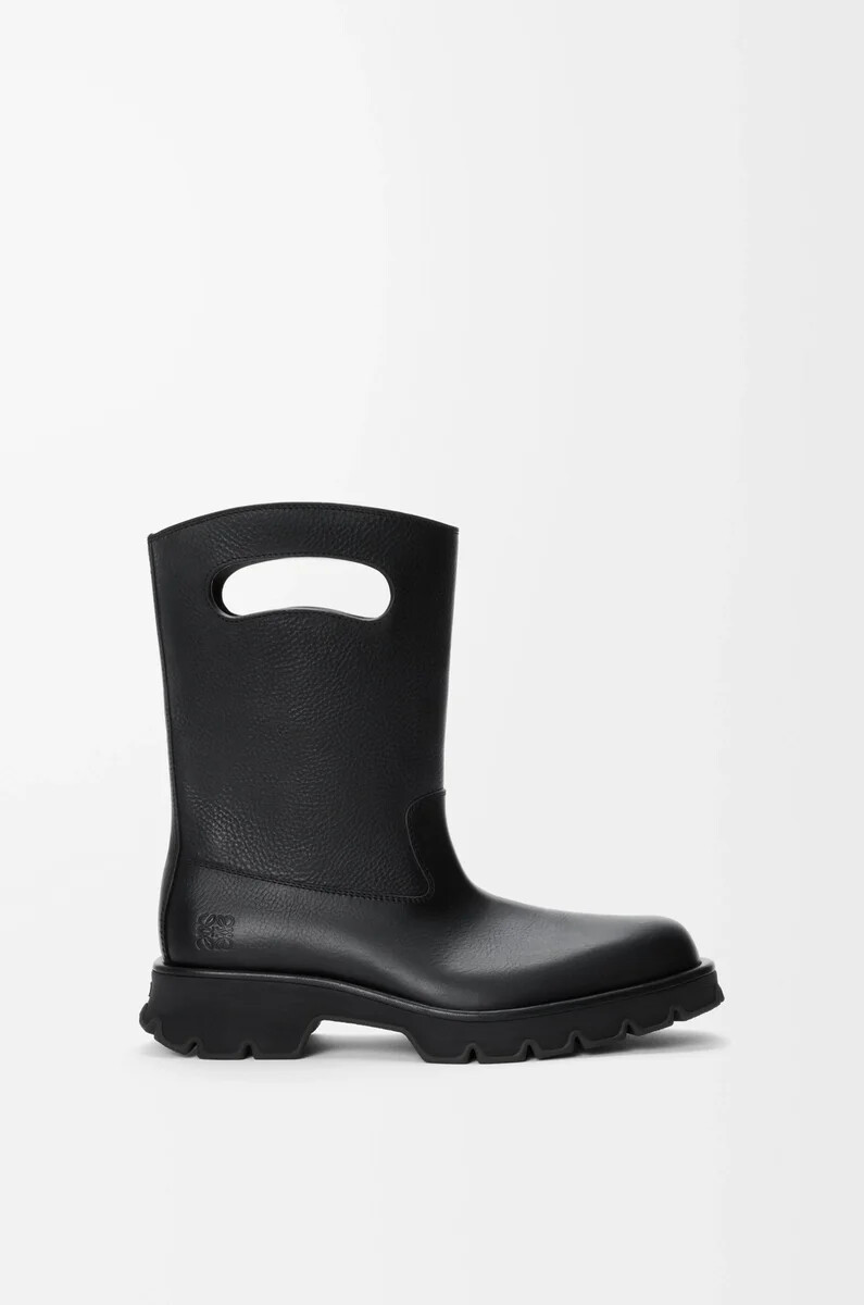 bota bobby en piel de becerro granulada de curtido vegetal negro