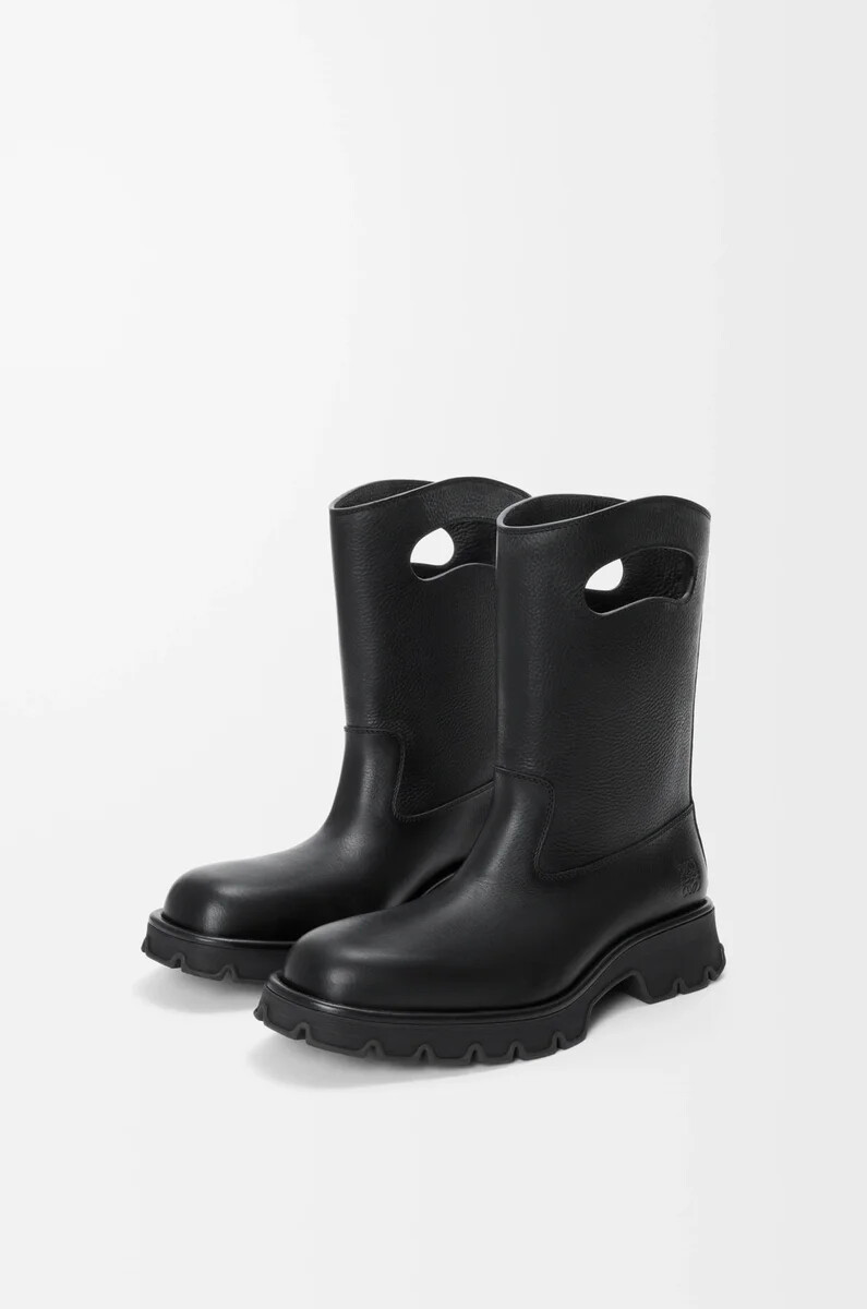 bota bobby en piel de becerro granulada de curtido vegetal negro
