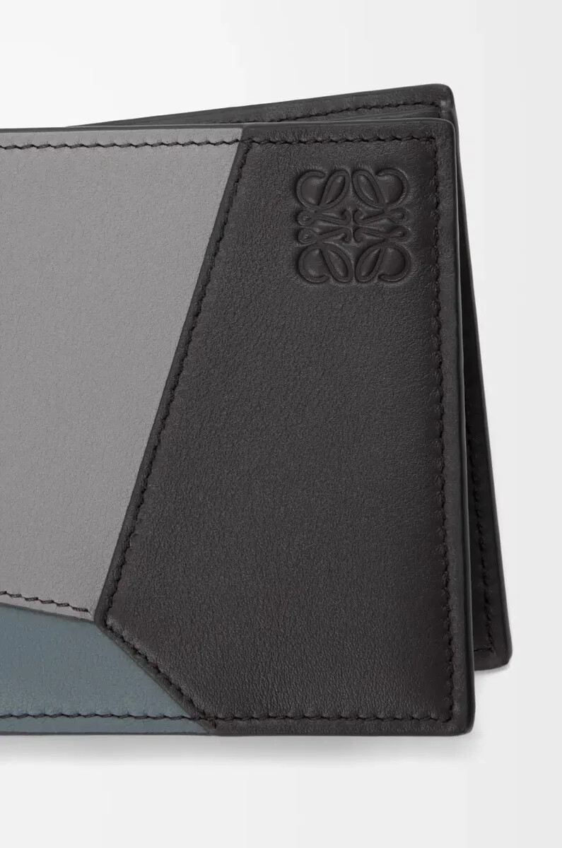 monedero plegable puzzle en piel de becerro clásica gris asfaltoazul tormenta