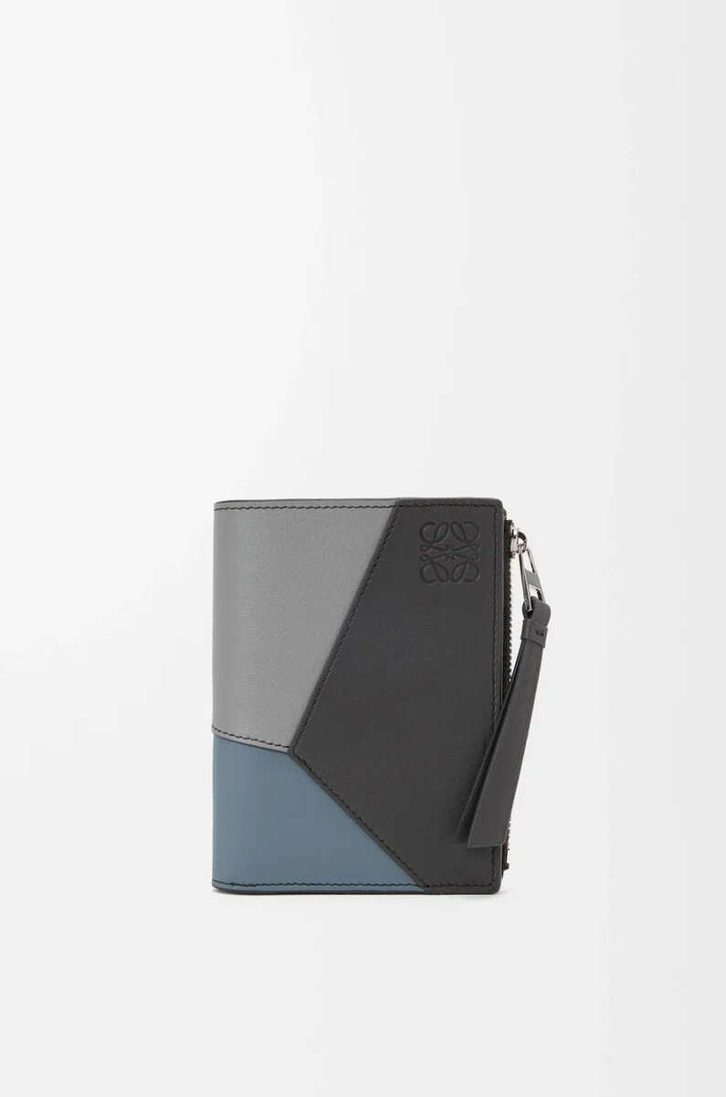 cartera compacta y fina puzzle en piel de becerro clásica gris asfaltoazul tormenta