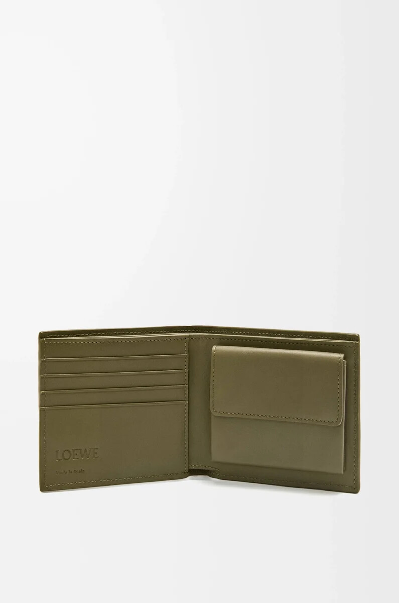 monedero plegable en piel de becerro clásica texturizada color caqui oscuro