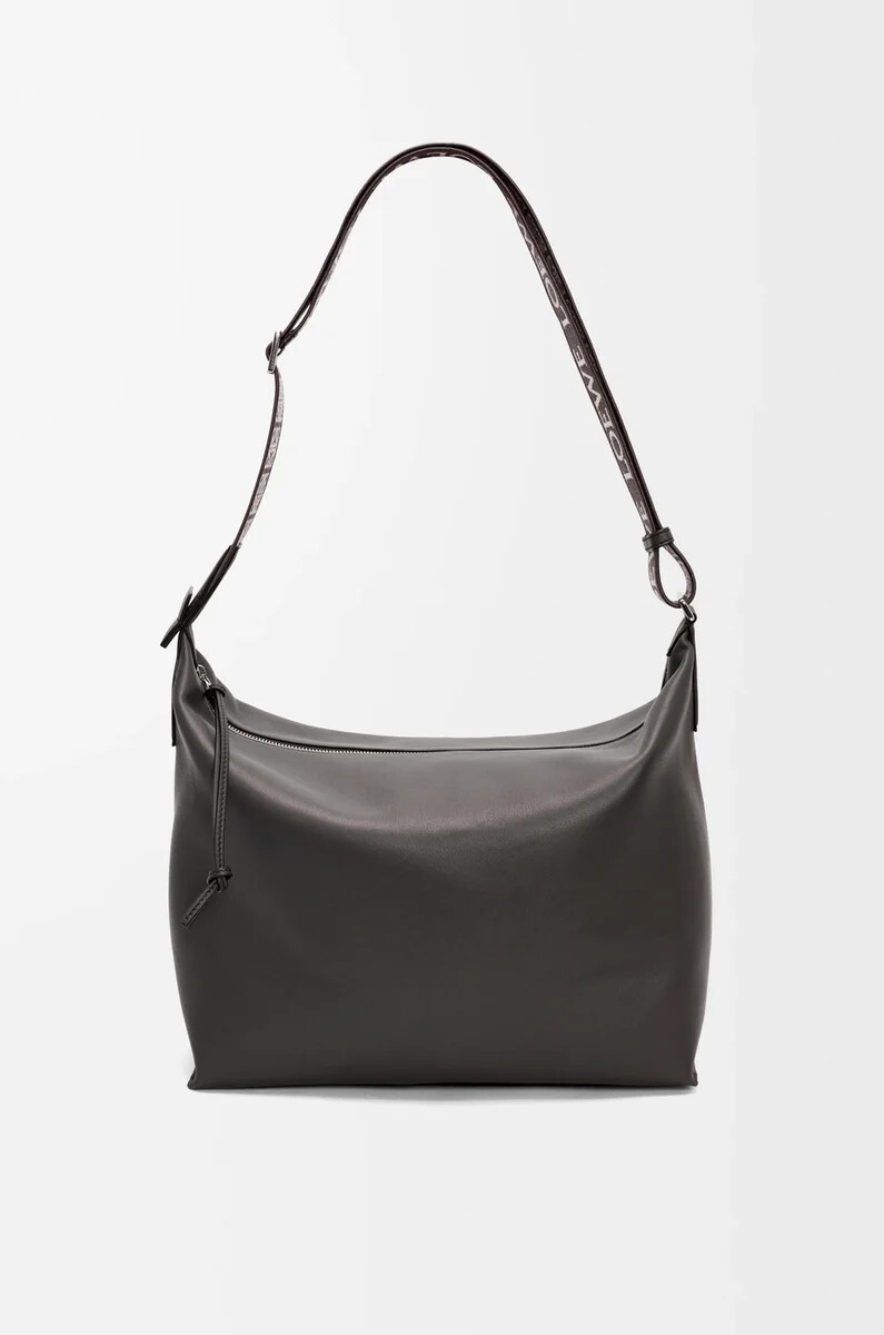 bolso bandolera cubi de piel de becerro suave y flexible y jacquard gris oscuro