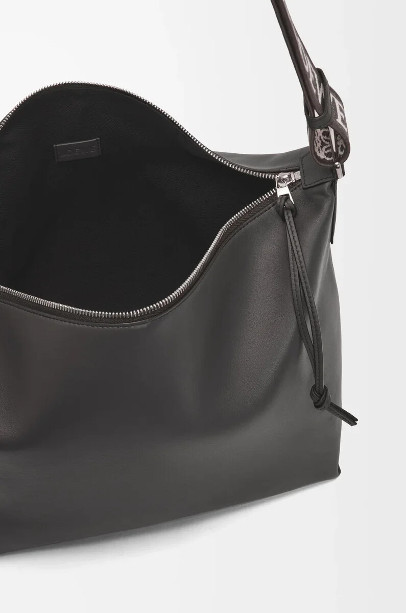 bolso bandolera cubi de piel de becerro suave y flexible y jacquard gris oscuro