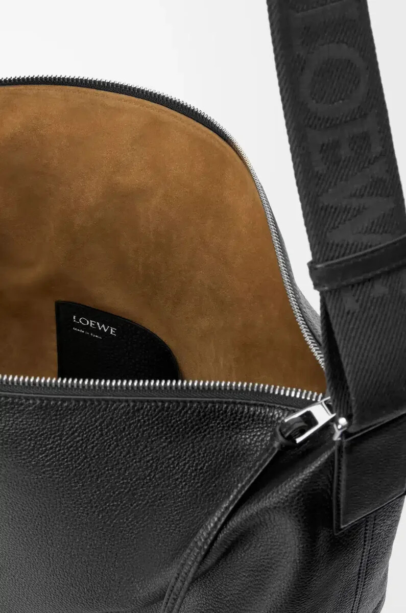 bolso bandolera cubi de piel de becerro granulada flexible negro