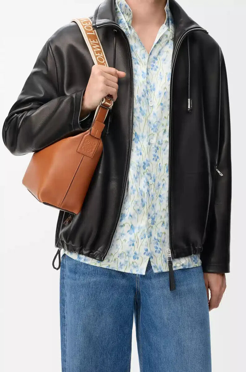 bolso bandolera pequeño cubi de piel de becerro suave y flexible y jacquard color tostado