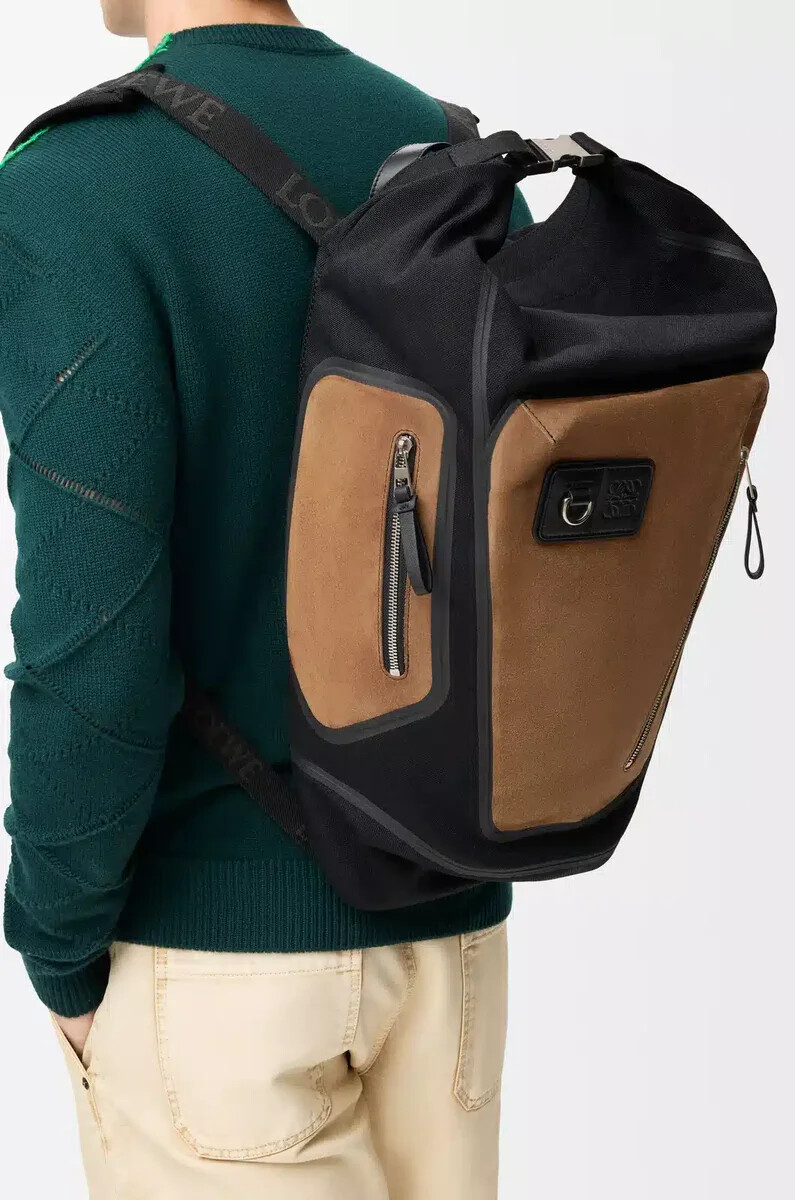 mochila flexible con cierre enrollable en lona y ante negrooro oscuro