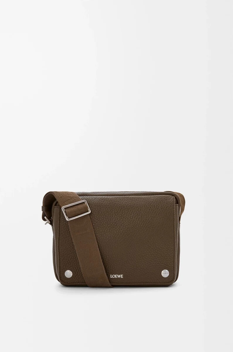 bolso bandolera mediano pebble en piel de becerro granulada flexible tundra