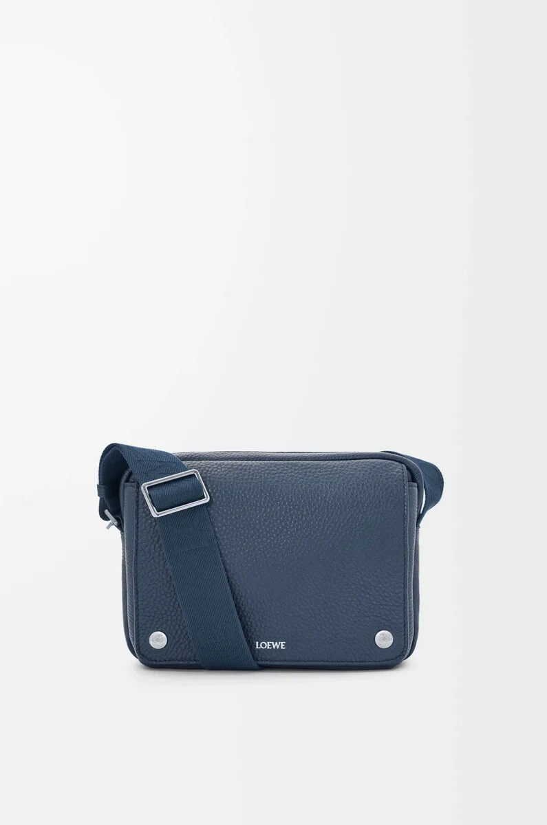 bolso bandolera mediano pebble de piel de becerro granulada flexible teñido índigo