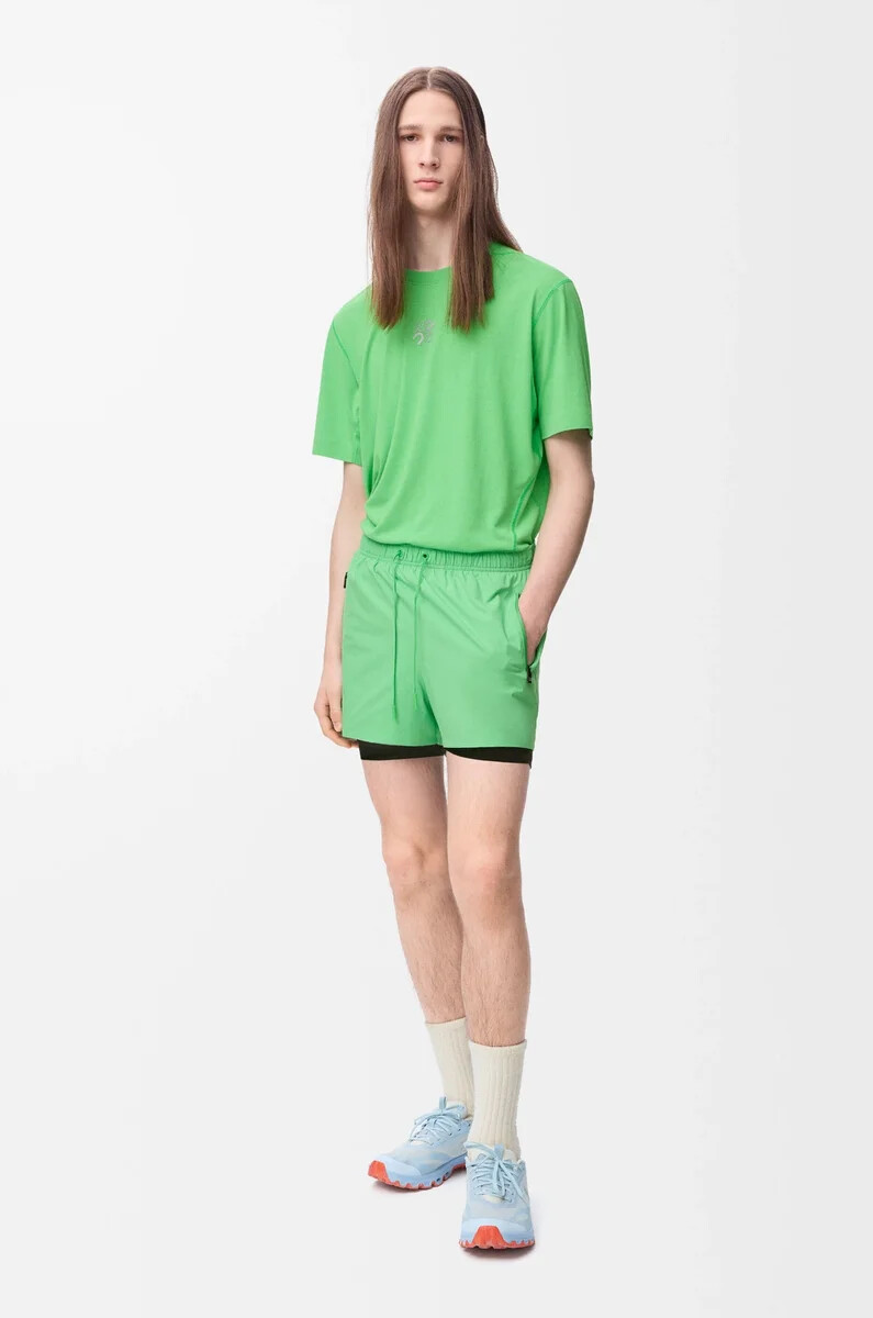 pantalones cortos de rendimiento en tejido técnico verde