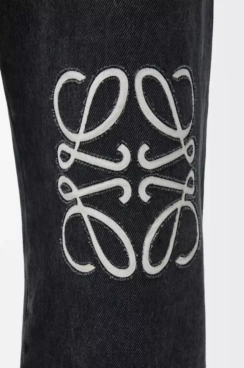 vaqueros holgados con anagrama en denim negro