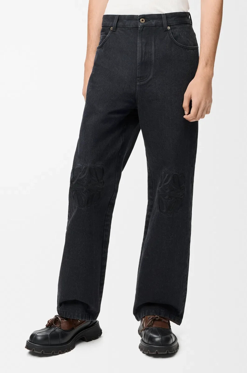 vaqueros holgados con anagrama en denim negro