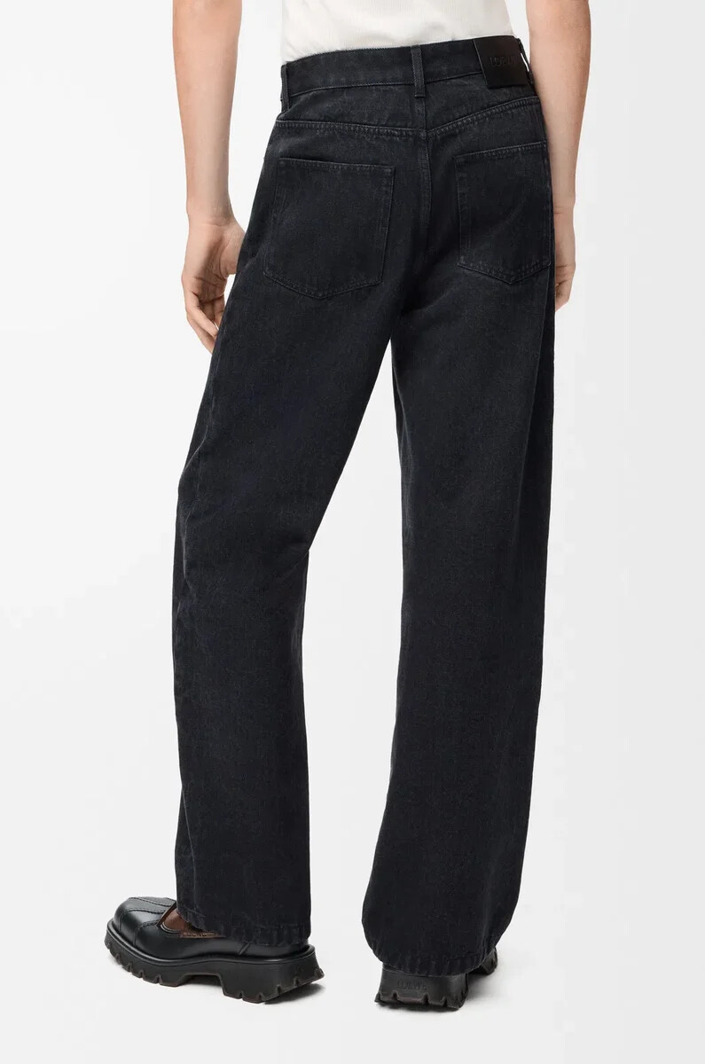 vaqueros holgados con anagrama en denim negro