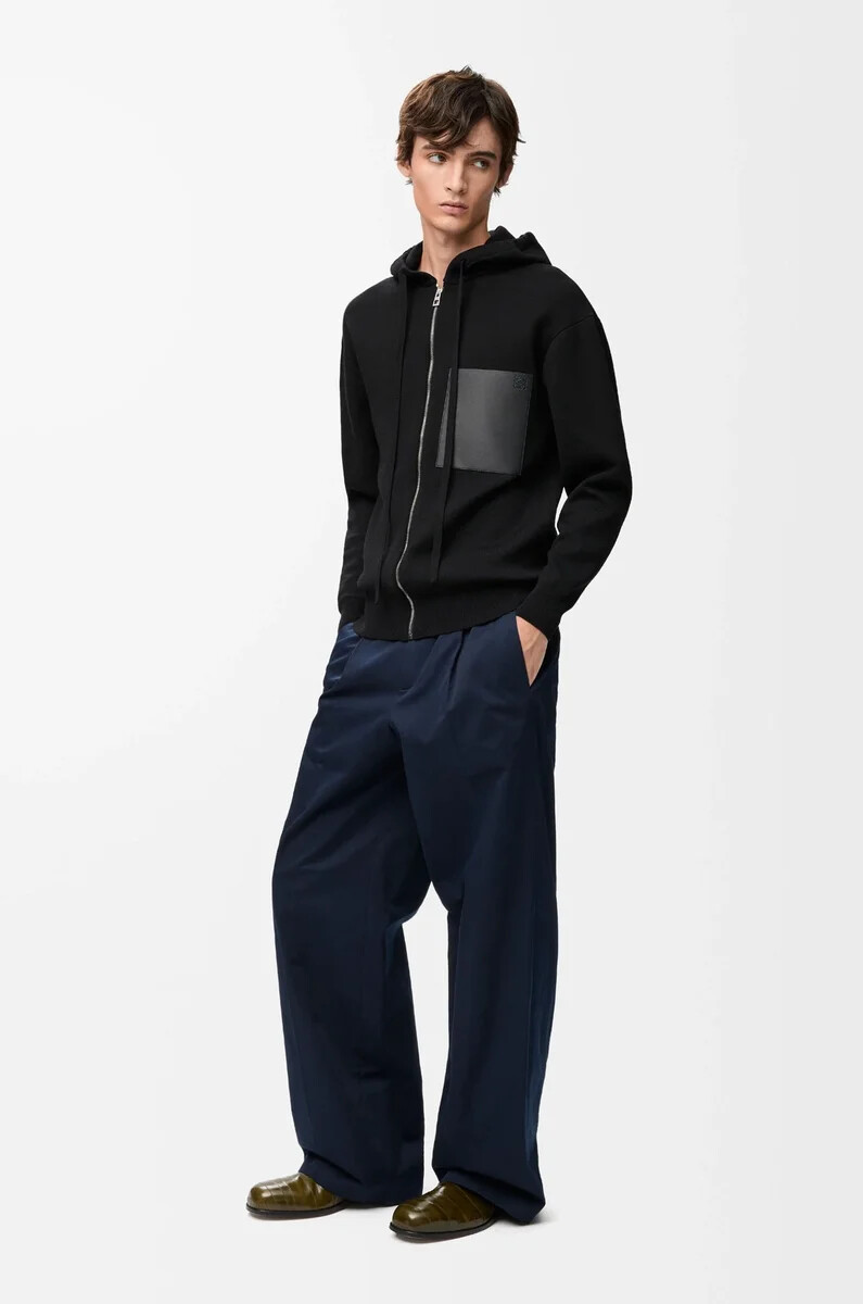 sudadera con capucha y cremallera de lana negra