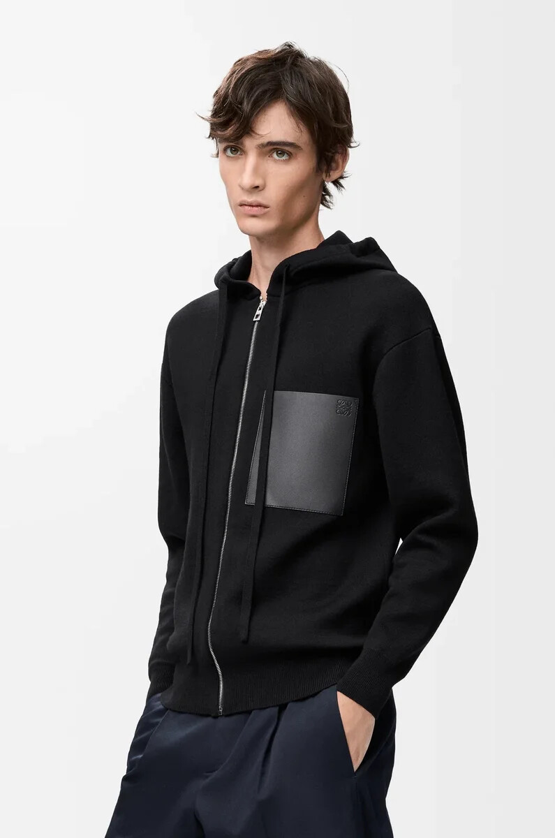 sudadera con capucha y cremallera de lana negra