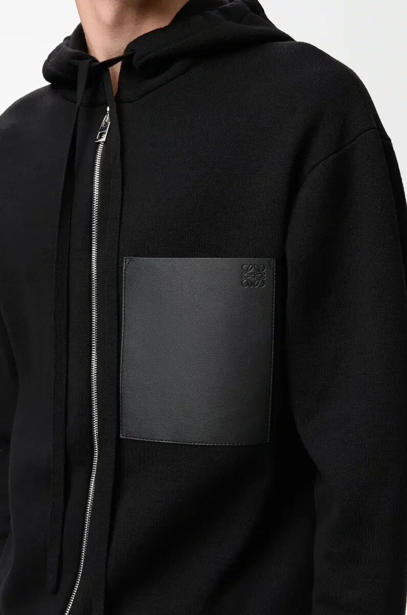 sudadera con capucha y cremallera de lana negra