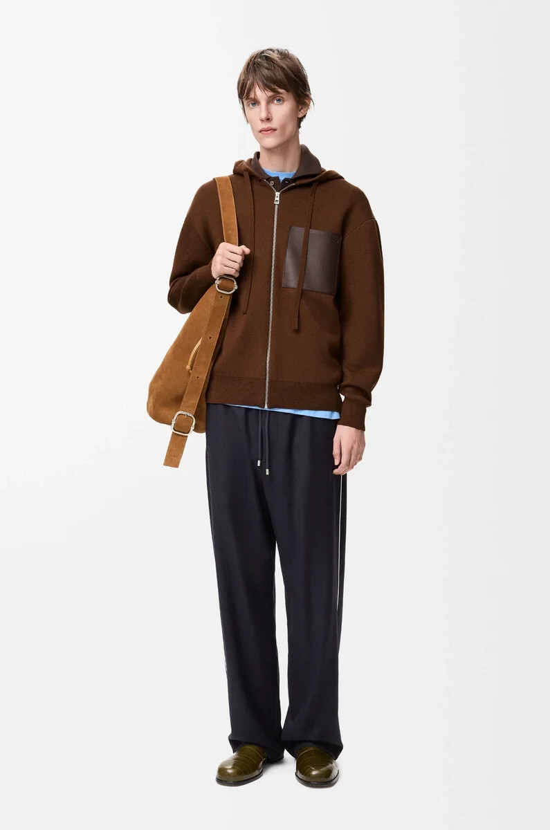 sudadera con capucha y cremallera en lana marrón