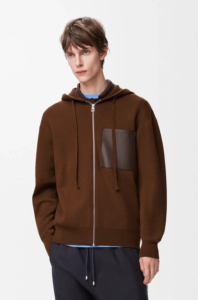 sudadera con capucha y cremallera en lana marrón