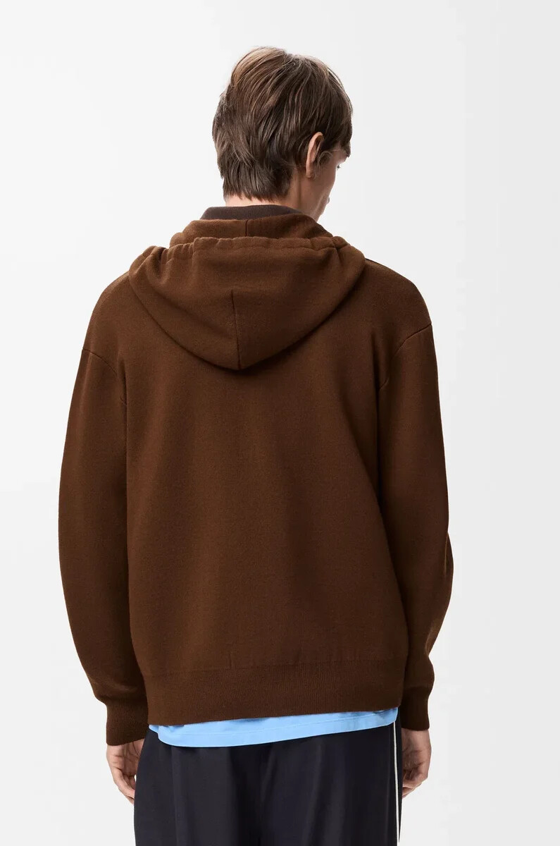 sudadera con capucha y cremallera en lana marrón