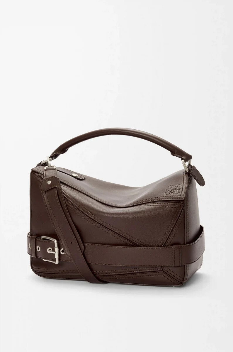 bolso puzzle biker grande en piel de becerro brillante color castaño oscuro