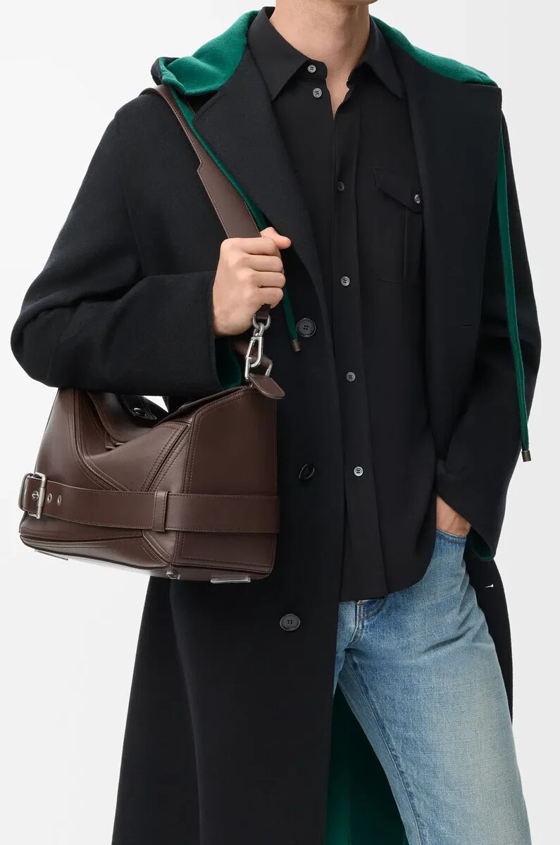 bolso puzzle biker grande en piel de becerro brillante color castaño oscuro