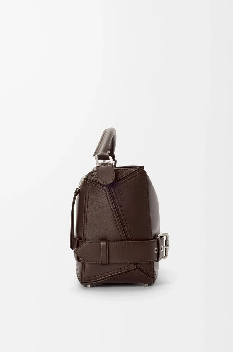 bolso puzzle biker grande en piel de becerro brillante color castaño oscuro