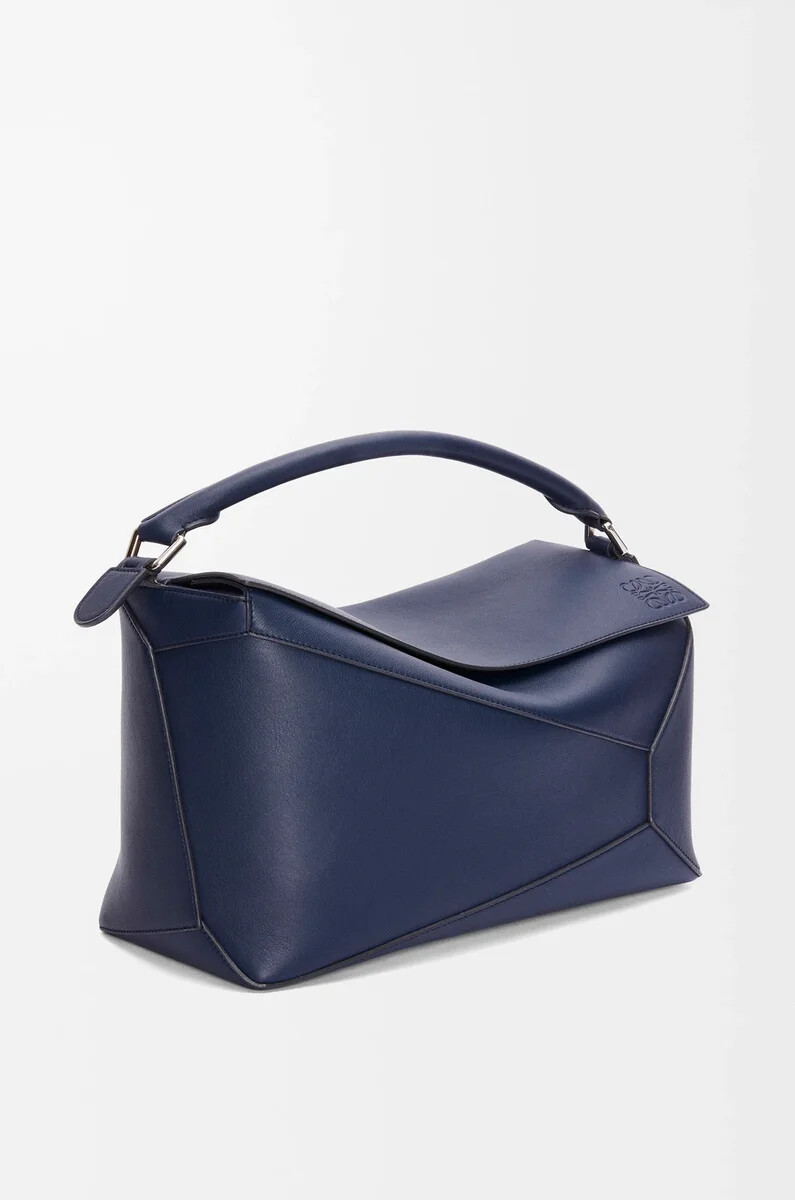 bolso grande puzzle edge en piel de becerro clásica azul abismo