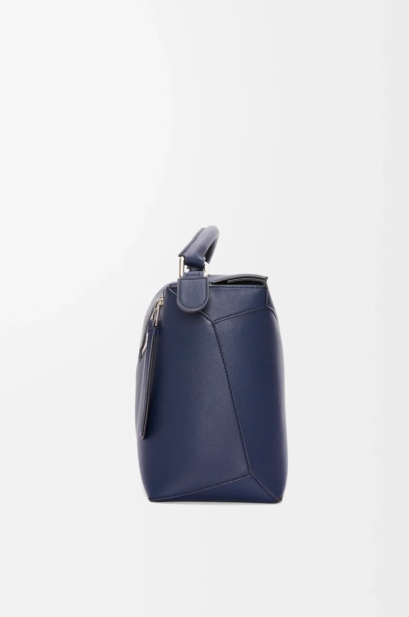 bolso grande puzzle edge en piel de becerro clásica azul abismo
