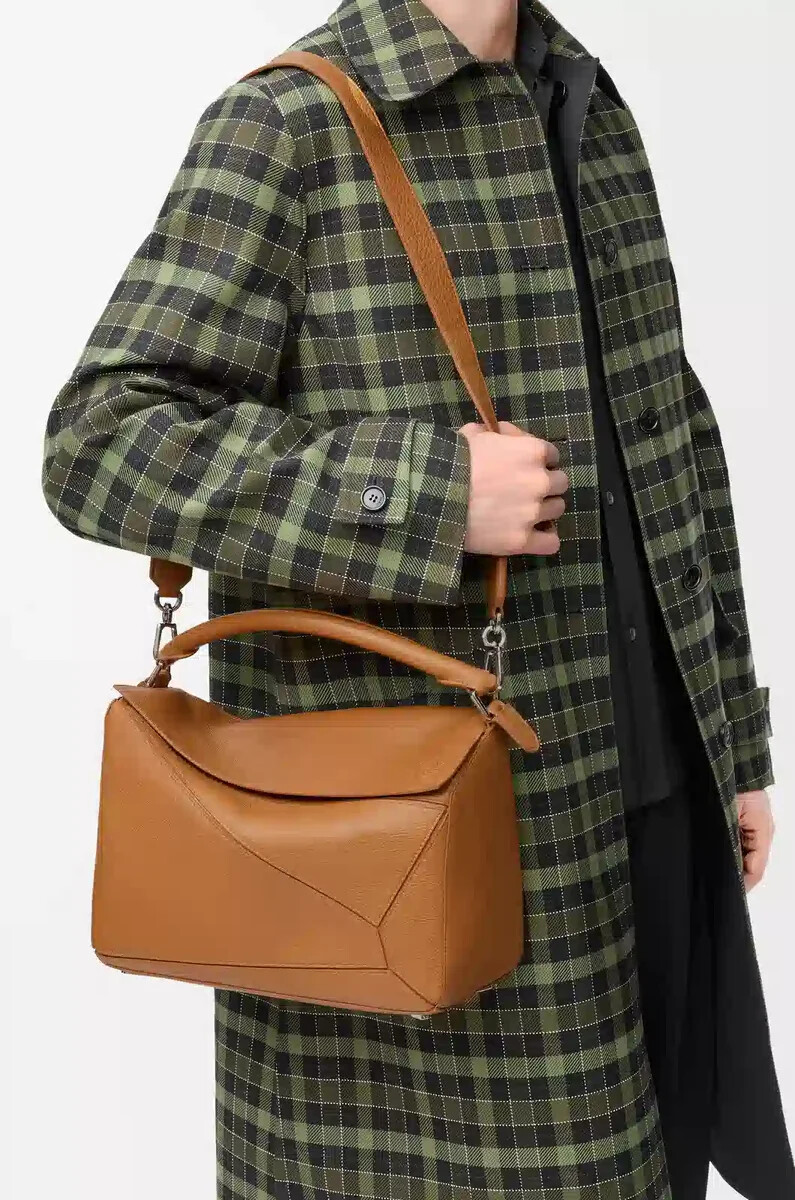 bolso puzzle grande en piel de becerro granulada flexible light canyon brown