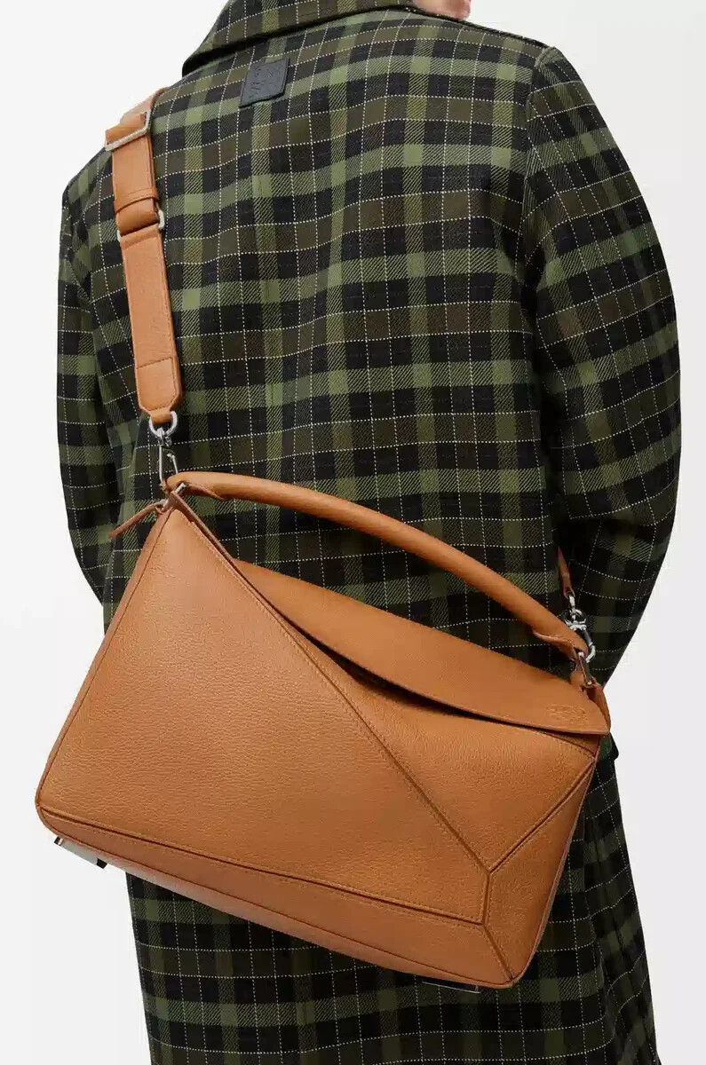 bolso puzzle grande en piel de becerro granulada flexible light canyon brown