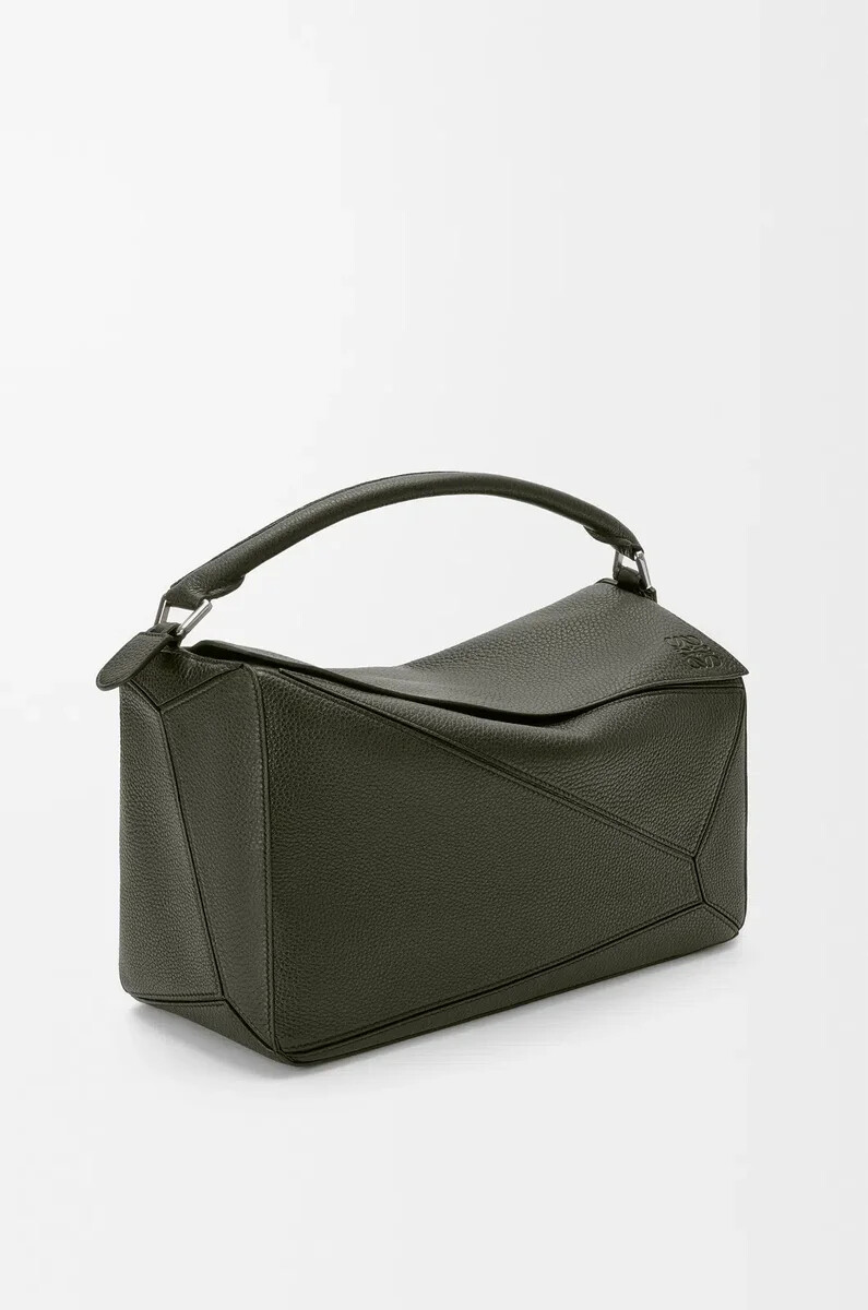 bolso puzzle grande en piel de becerro granulada flexible color caqui oscuro