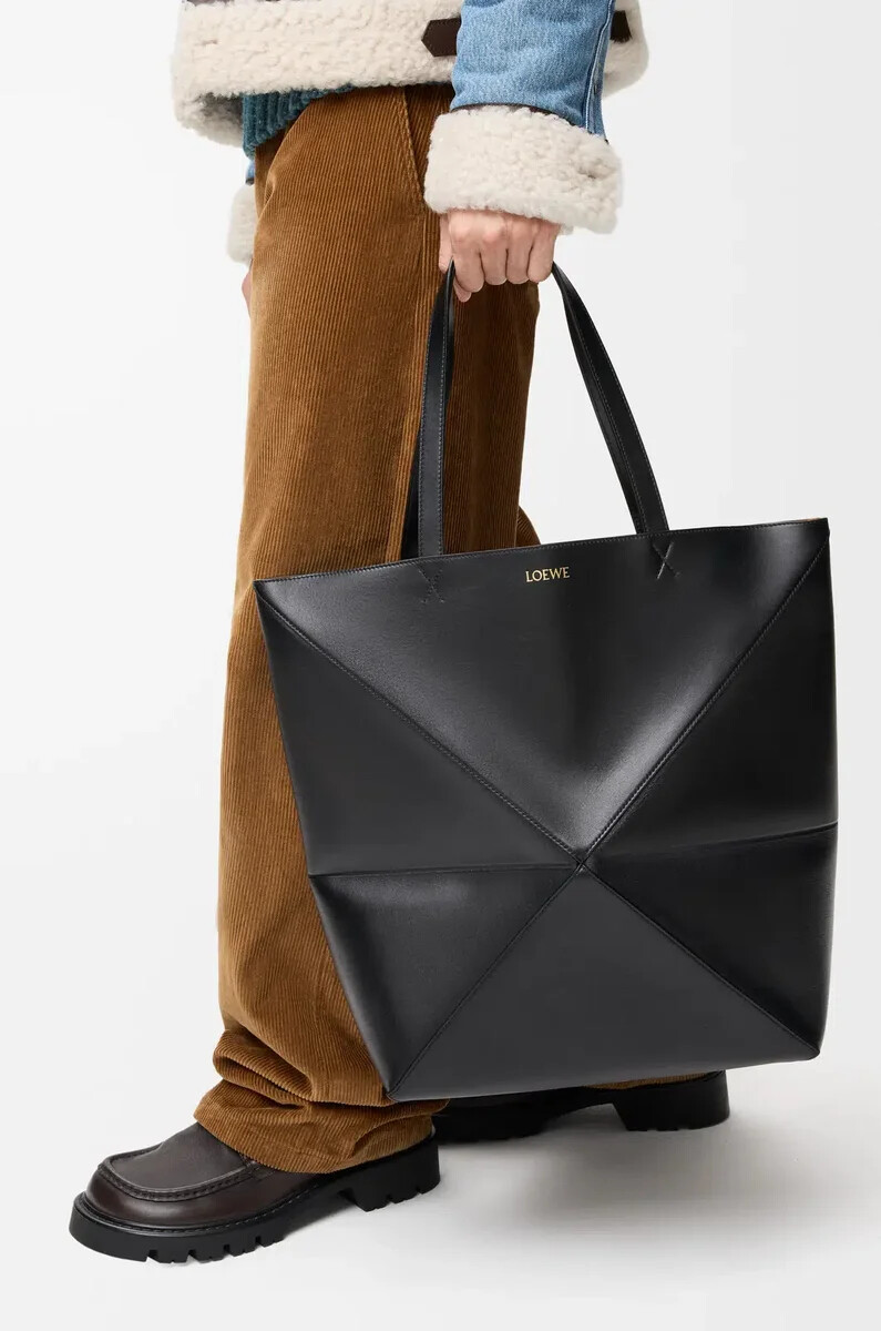 bolso tote plegable puzzle xl en piel de becerro brillante negro
