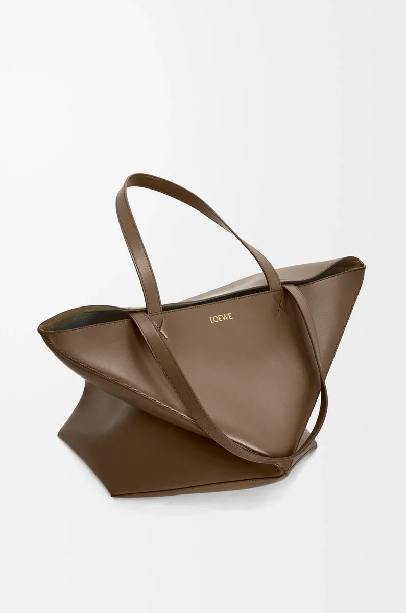 bolso tote plegable puzzle xl en piel de becerro brillante color umber