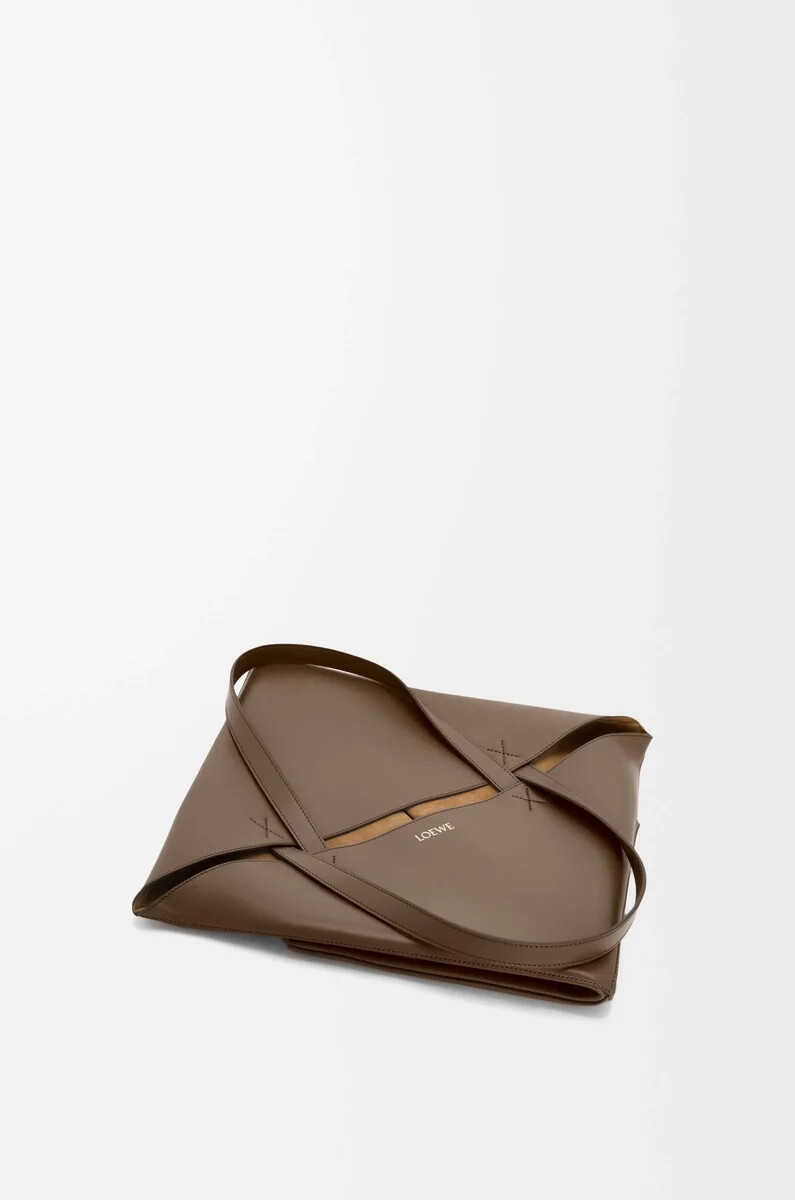 bolso tote plegable puzzle xl en piel de becerro brillante color umber