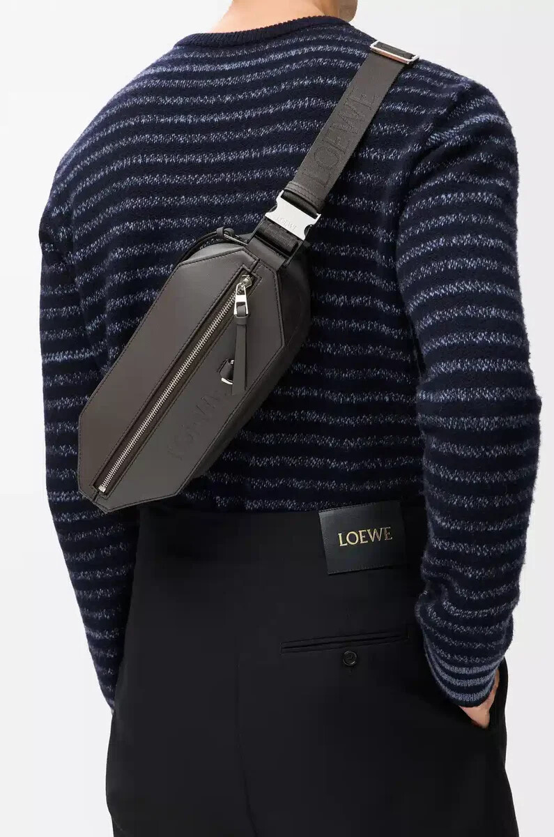 bandolera convertible en piel de becerro clásica gris oscuro