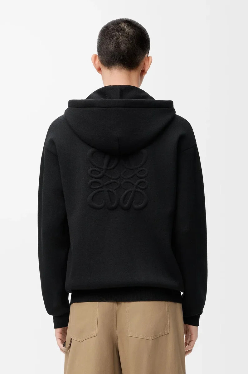 sudadera con capucha y cremallera con anagrama en lana negra