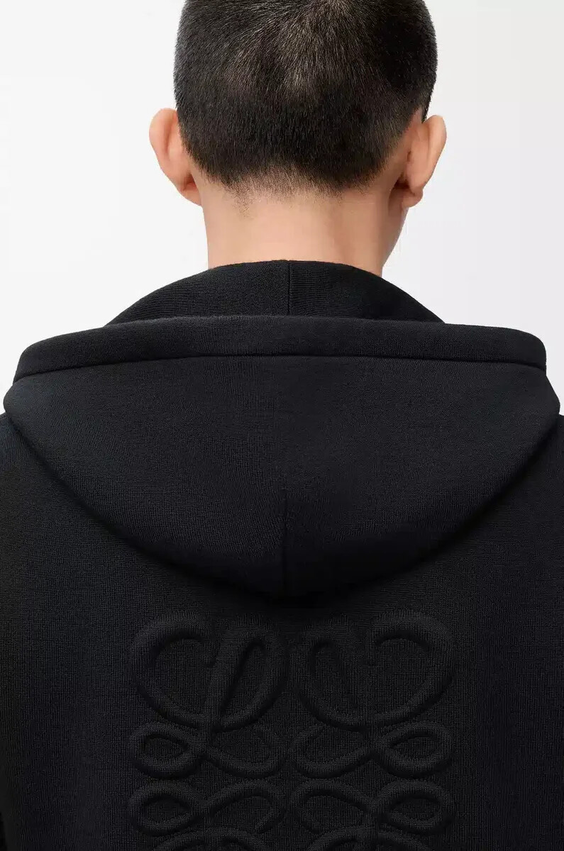 sudadera con capucha y cremallera con anagrama en lana negra