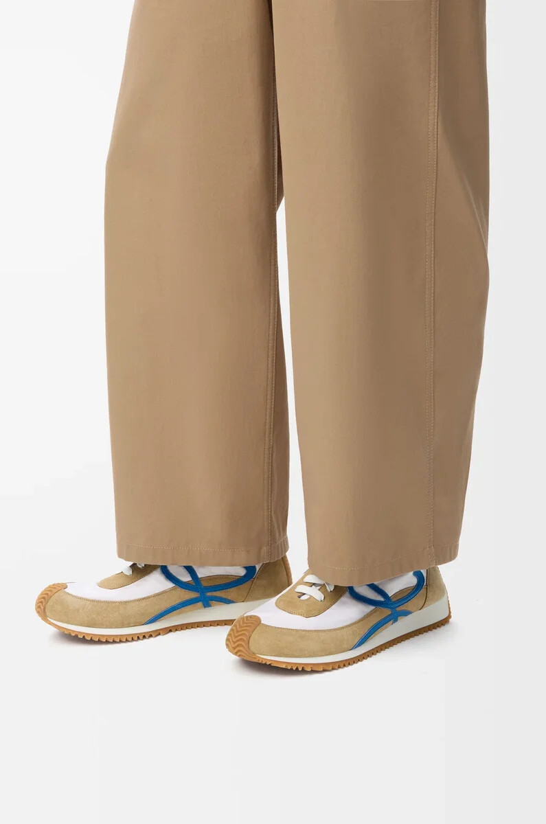 flow runner 2.0 en nailon y ante arenaazulblanco