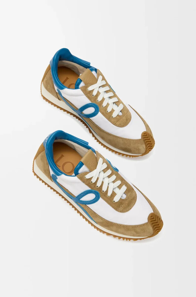 flow runner 2.0 en nailon y ante arenaazulblanco