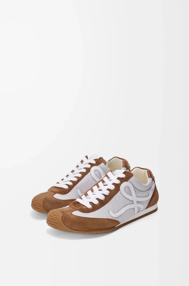 ballet runner 2.0 en nailon y piel de becerro grisblancobronceado