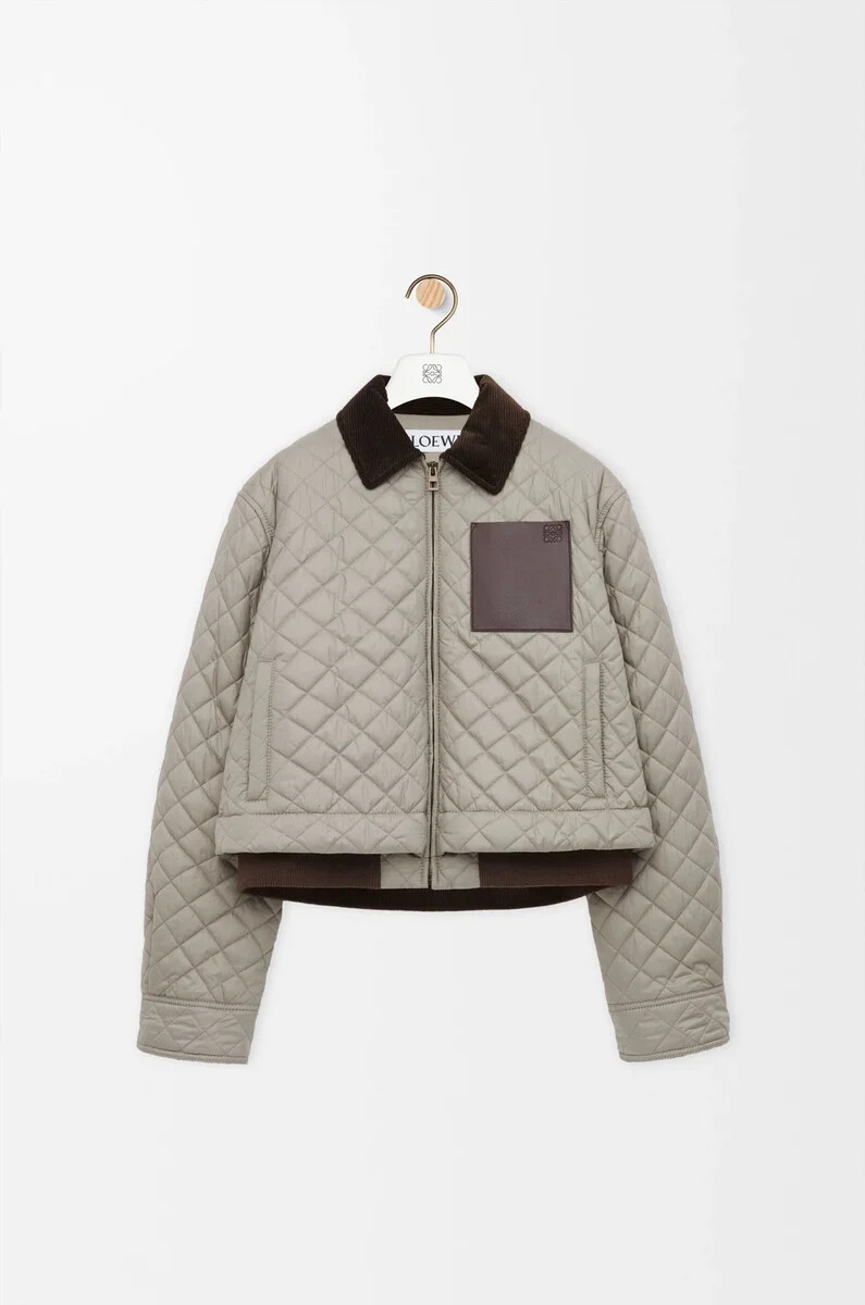 chaqueta corta en tejido técnico gris medio