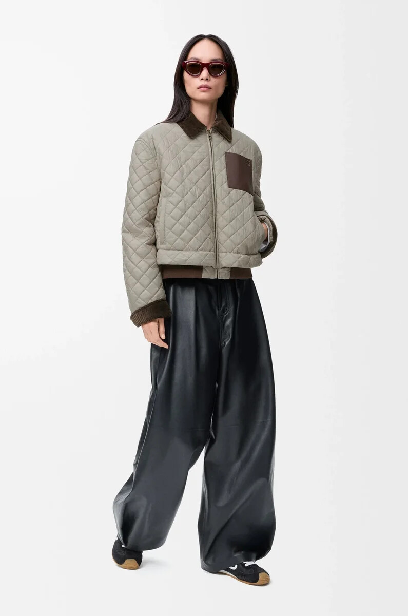chaqueta corta en tejido técnico gris medio
