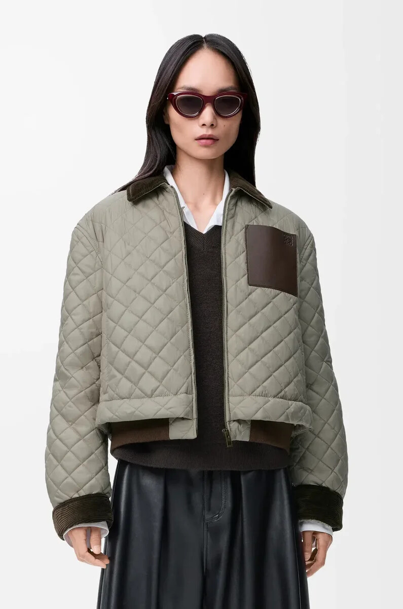 chaqueta corta en tejido técnico gris medio
