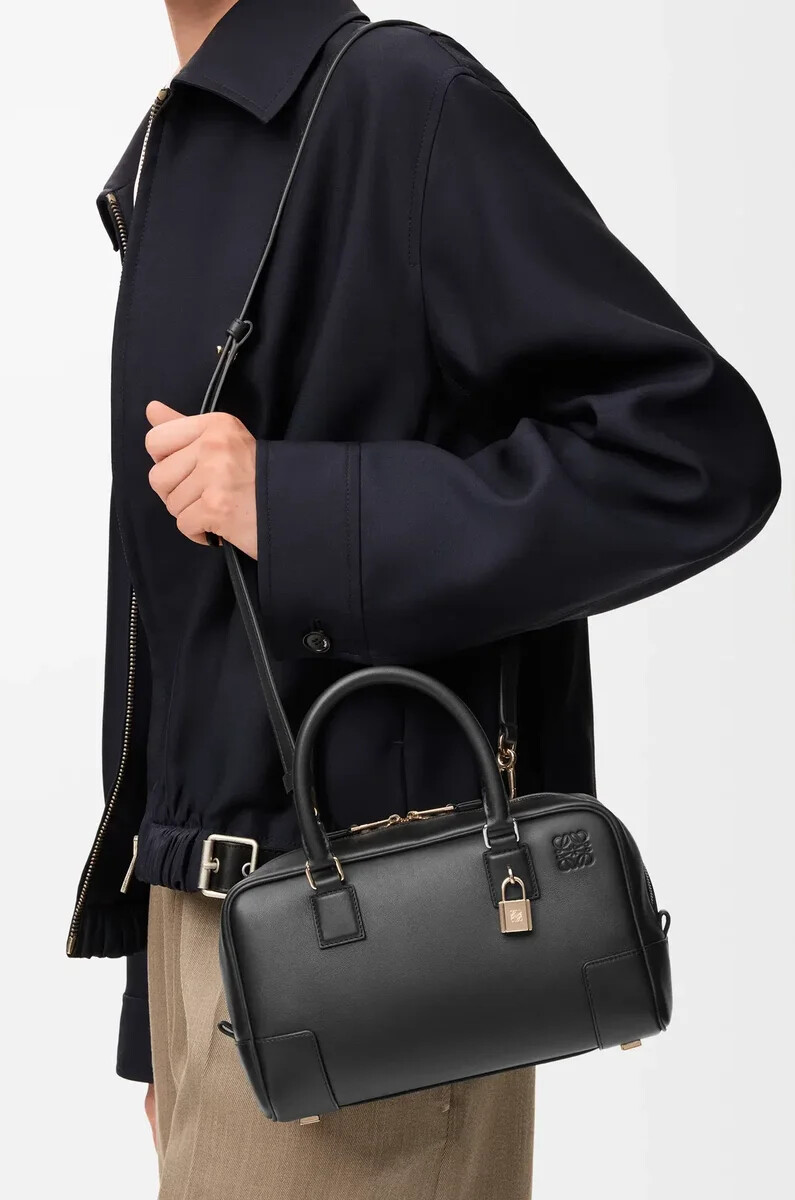 bolso amazona 23 en piel de becerro napa negro