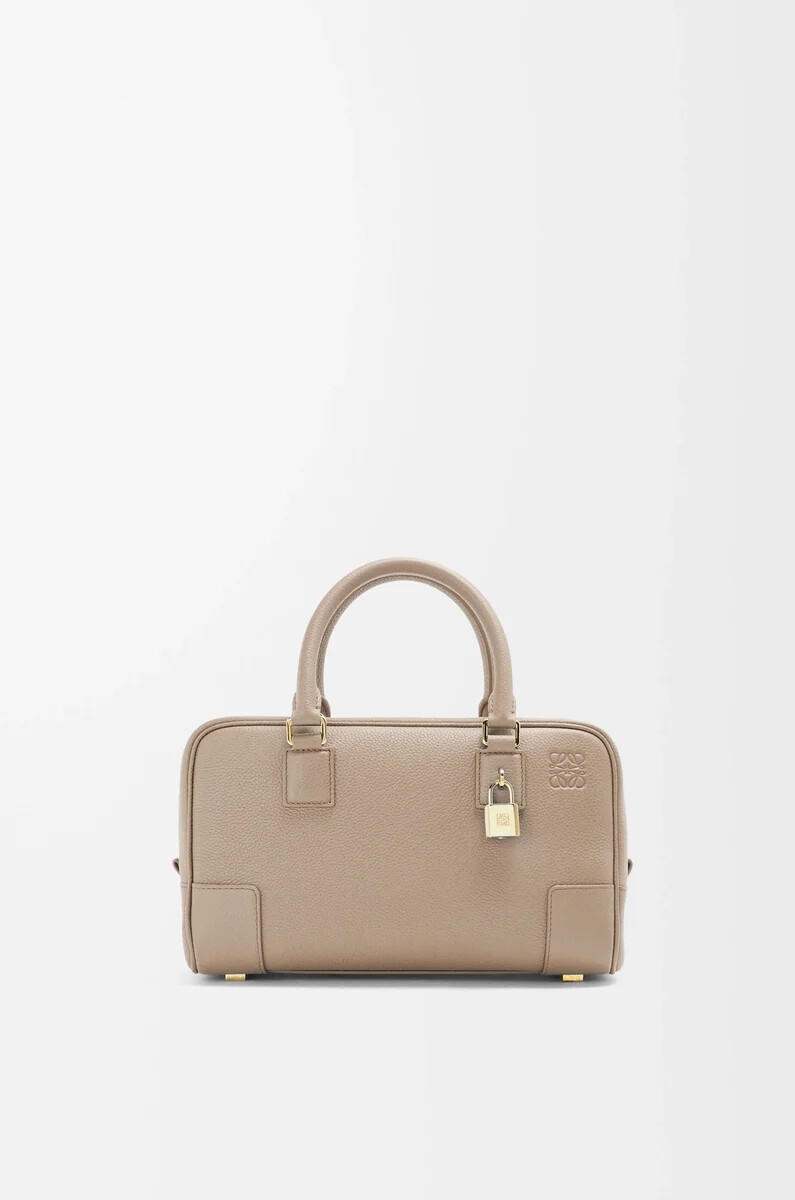 bolso amazona 23 en piel de becerro granulada suave arena