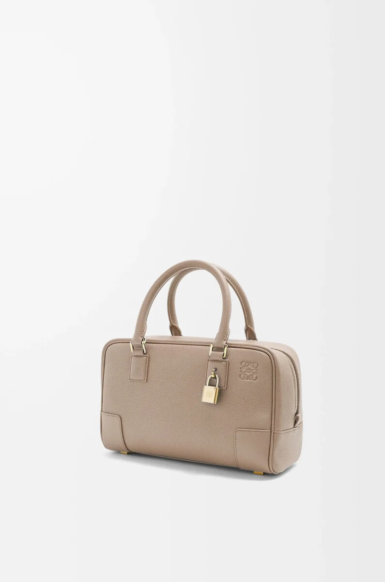 bolso amazona 23 en piel de becerro granulada suave arena
