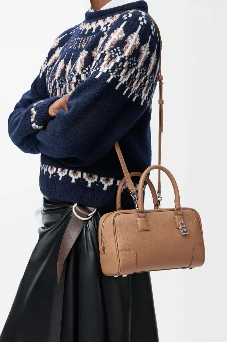 bolso amazona 23 en piel de becerro granulada suave color moca