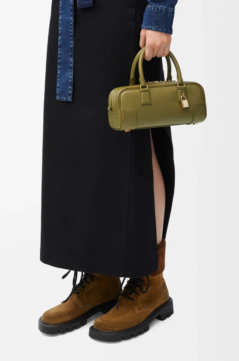 bolso cropped amazona 23 en napa de becerro color oliva